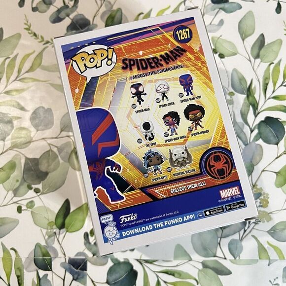 Funko Pop! Vinyl: Marvel - Spider-Man 2099 GITD EE Exclusive - Picture 6 of 6